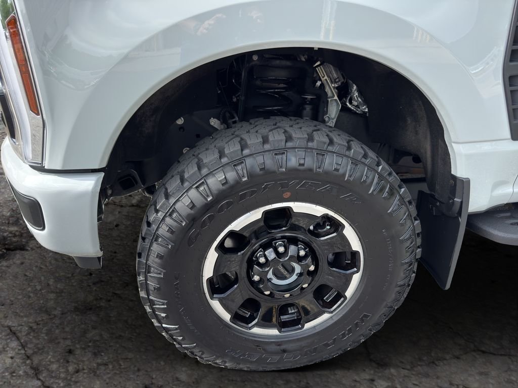Used 2025 Avalanche Ford LARIAT image 15