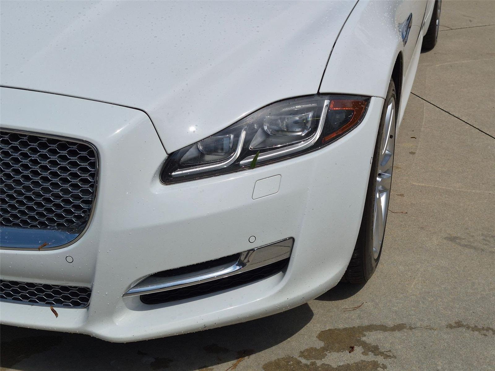 Used 2018 Fuji White Jaguar XJL Portfolio image 14