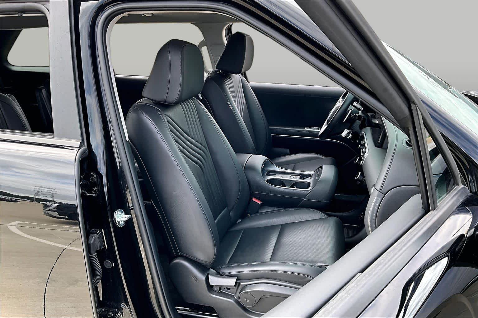 Used 2026 Abyss Black Pearl Hyundai SEL 7P image 9