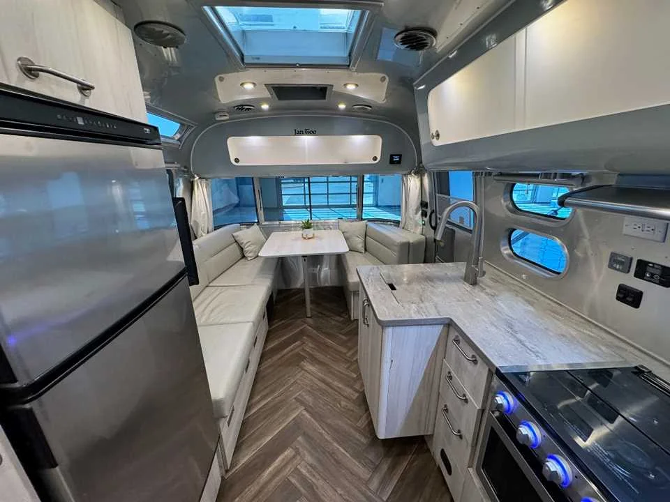 Used 2022 SILVER AIRSTREAM  image 36