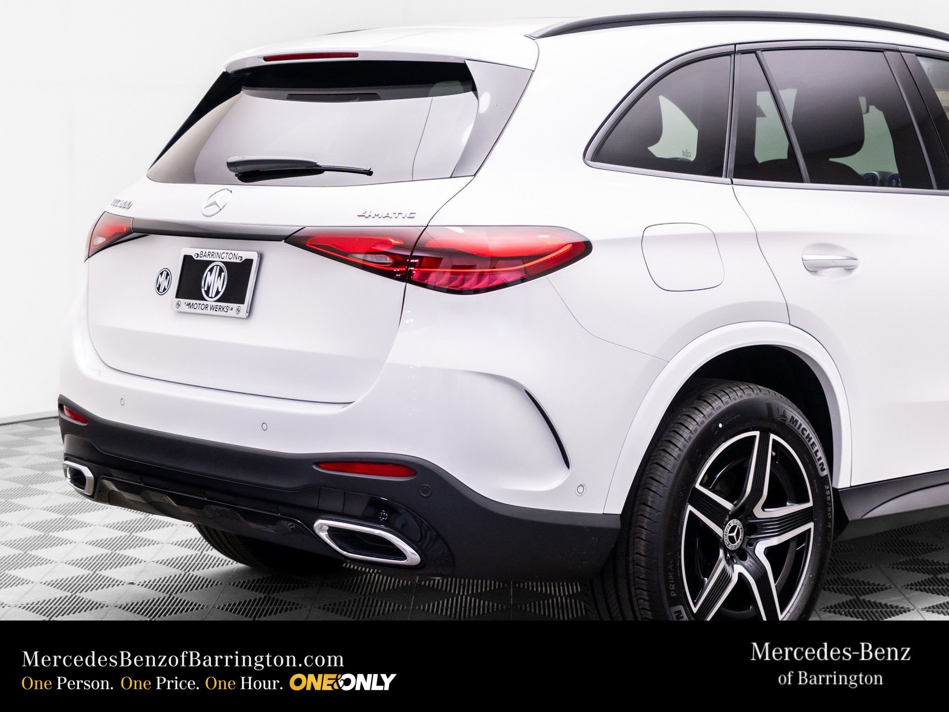 New 2026 MANUFAKTUR Moonlight White Metallic Mercedes-Benz GLC 300 image 35