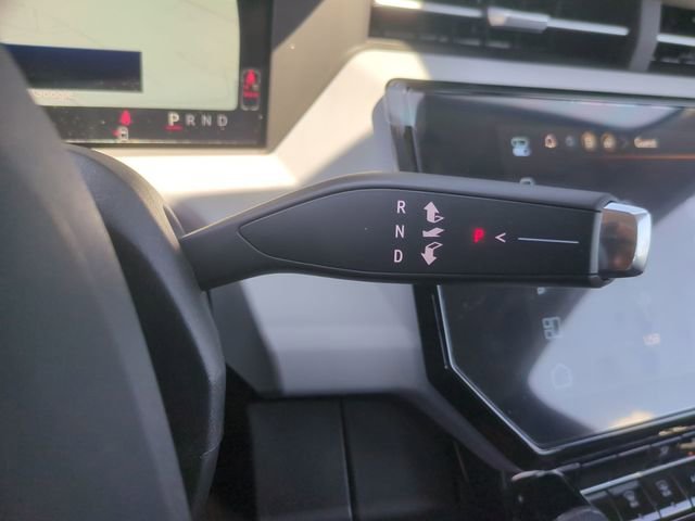 New 2027 Summit White Chevrolet LT image 18