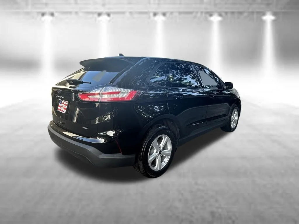 Certified Used 2024 Black Metallic Ford SE image 4