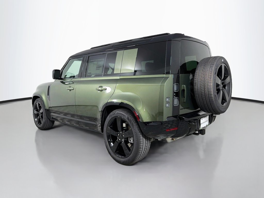 New 2026 Woolstone Green Land Rover X-Dynamic SE image 7