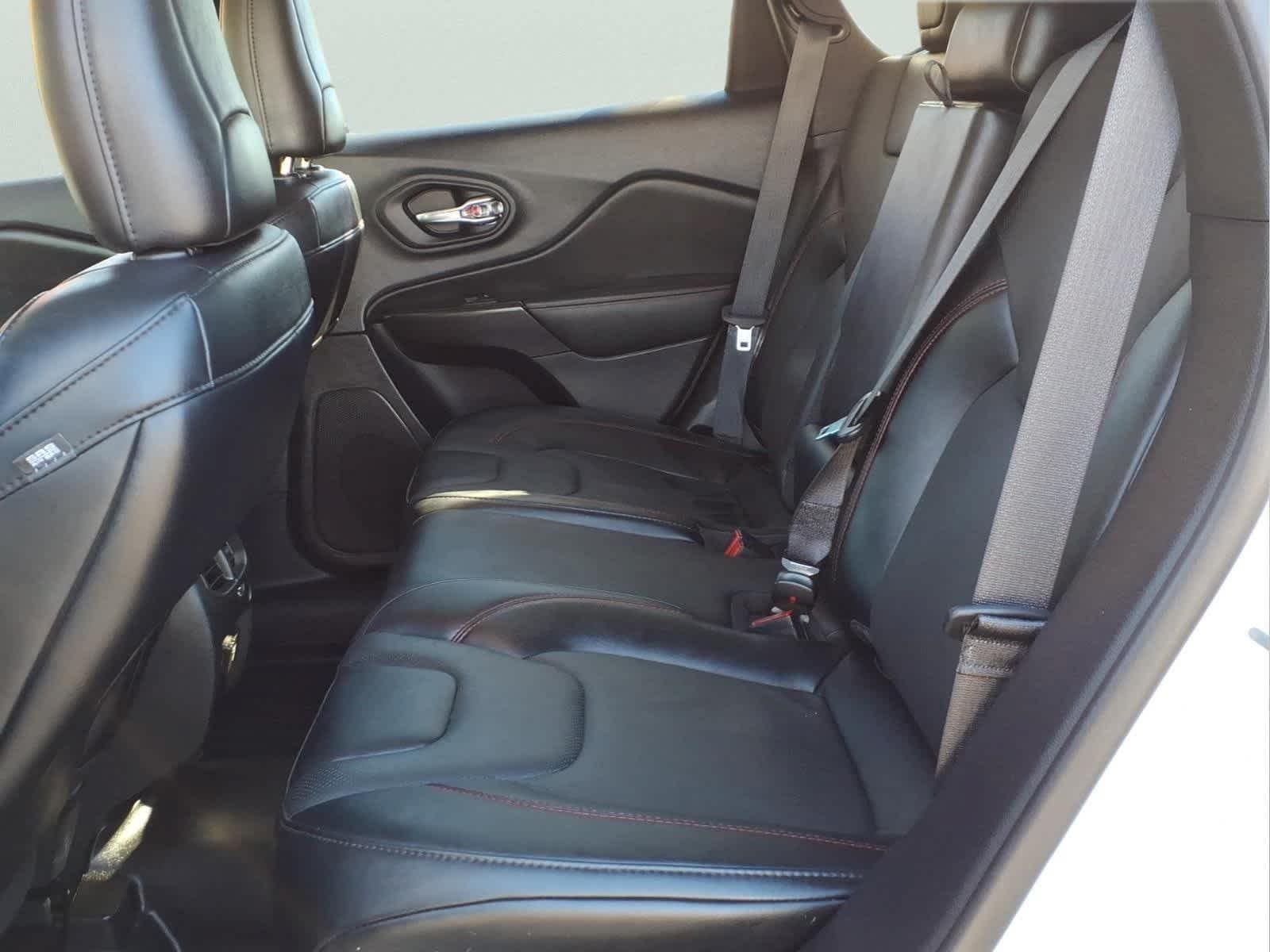 Used 2022 Bright White Clearcoat Jeep Trailhawk image 29