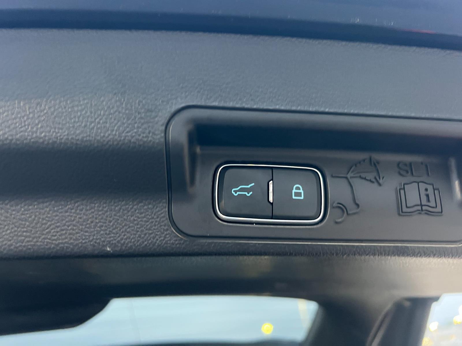 Used 2023 Agate Black Ford XLT image 36