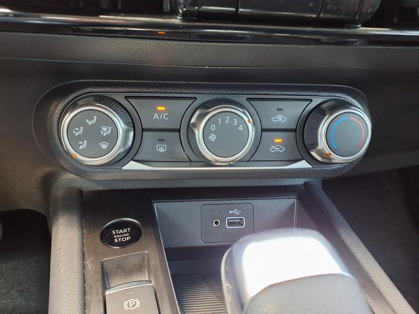 Used 2025 White Nissan S image 24