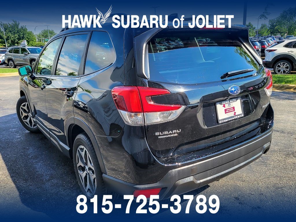 Used 2023 Crystal Black Silica Subaru Premium image 6