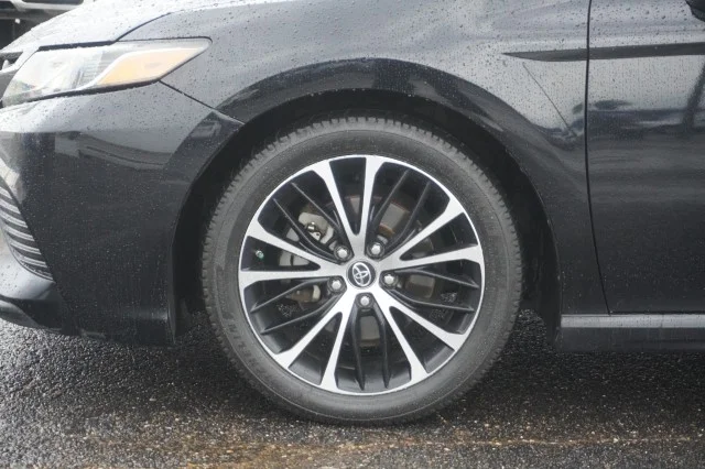 Used 2019  Toyota LE image 13