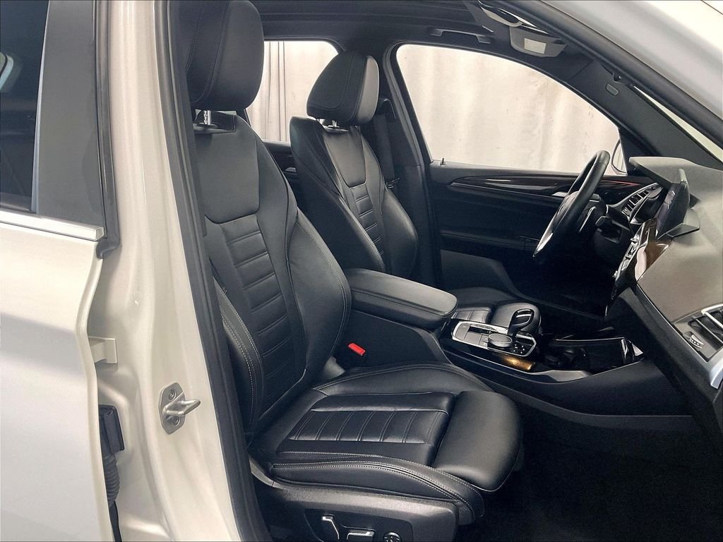 Used 2024 White BMW xDrive30i image 11