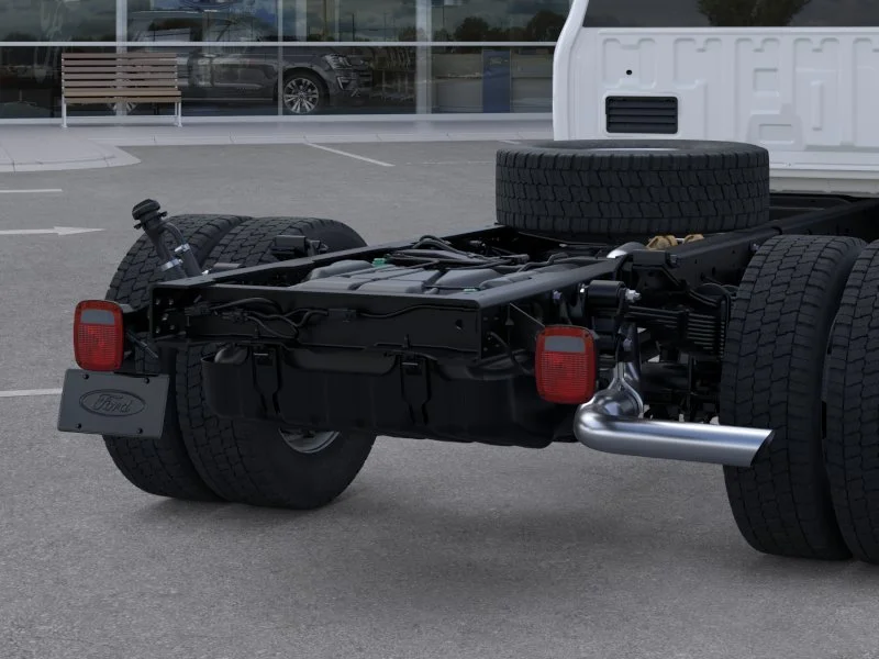 New 2026 Oxford White Ford F-550® XL image 21
