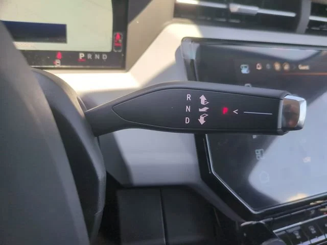 New 2027 Summit White Chevrolet LT image 18