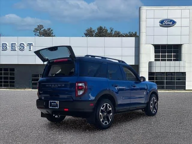 Used 2024 Atlas Blue Metallic Ford Outer Banks image 11