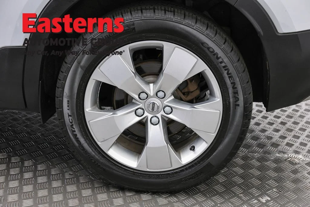 Used 2021 Gray Volvo Momentum image 32