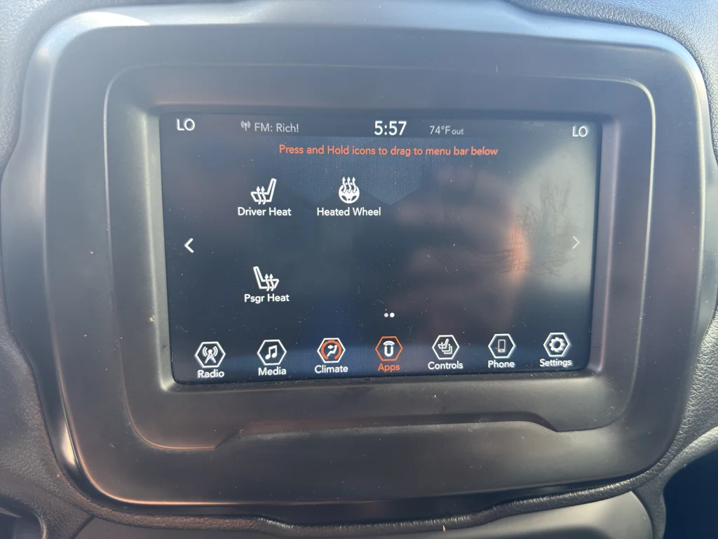 Used 2018 Glacier Metallic Jeep Trailhawk image 27