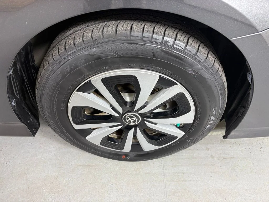 Used 2018 Gray Toyota Premium image 10