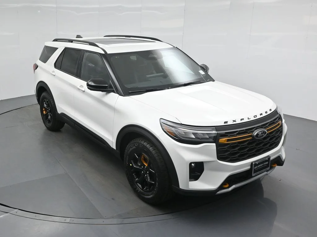 New 2026 Star White Metallic Tri-Coat Ford Tremor image 39