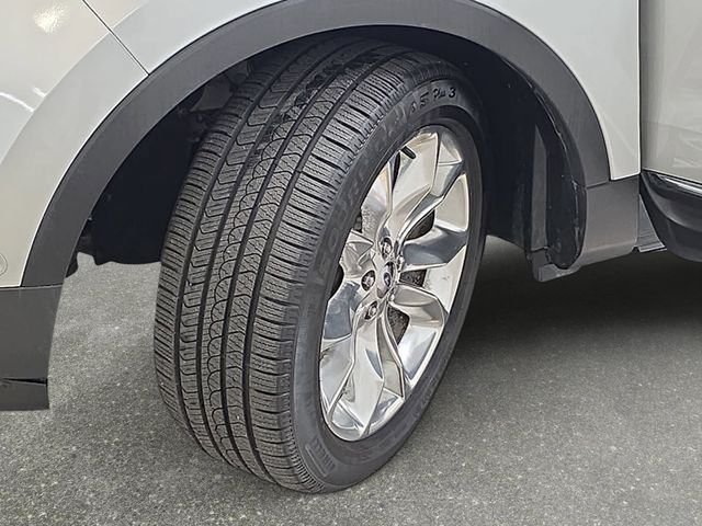 Used 2011 Silver Ford Limited image 31