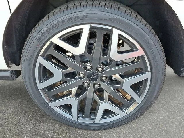 New 2026 White Ford Platinum image 6