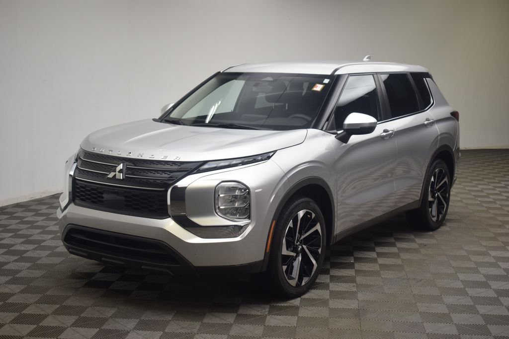 Used 2022  Mitsubishi ES image 2
