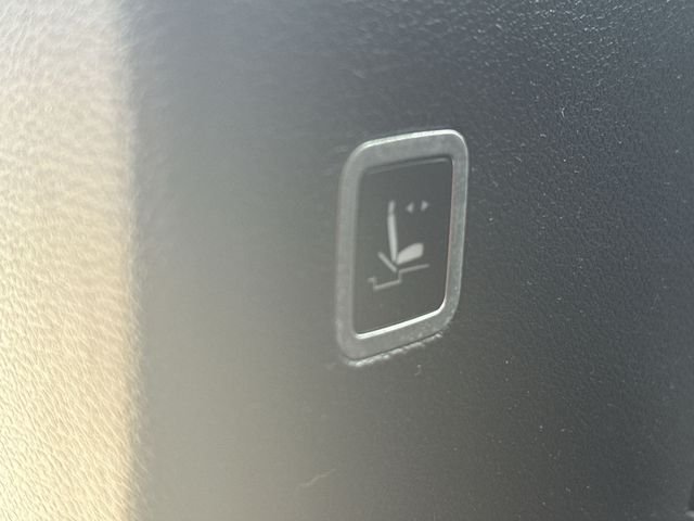 Used 2018 Black Chrysler Limited image 58