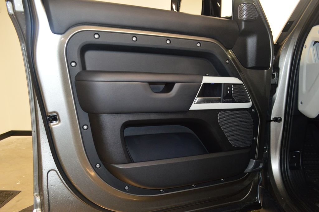 Used 2022 Gray Land Rover XS Edition image 17