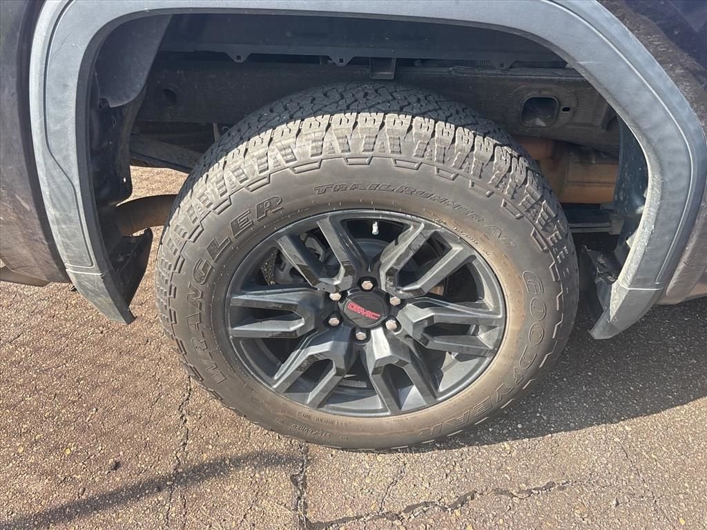Used 2022 Silver GMC Elevation image 8