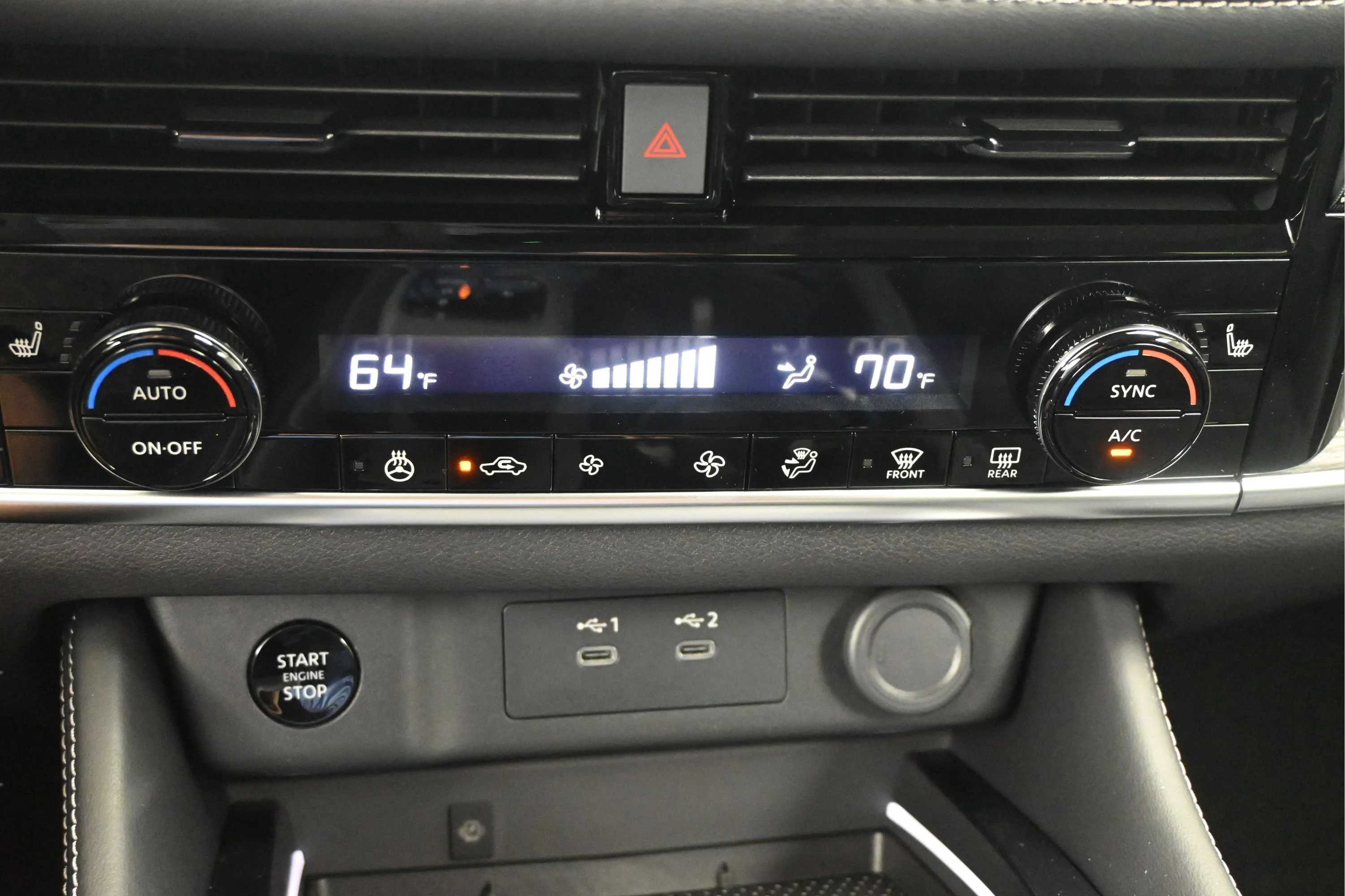 New 2026 Champagne Silver Metallic / Super Black Two-tone Nissan Platinum image 19