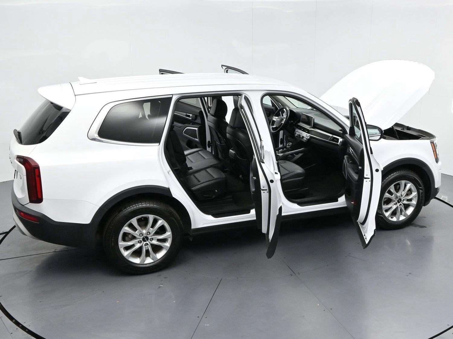 Used 2022 Glacial White Pearl Kia LX image 36
