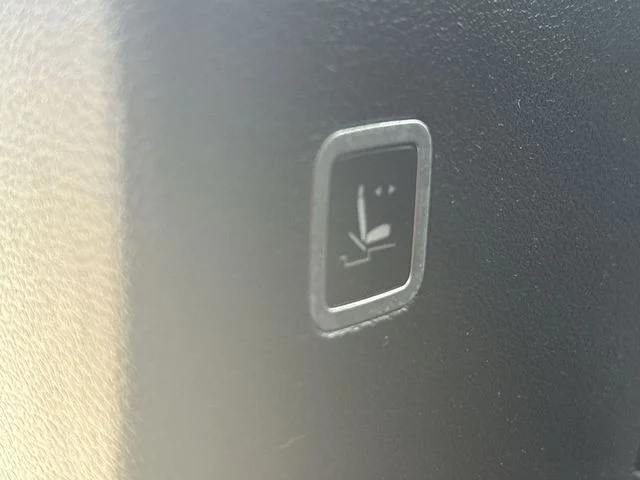 Used 2018 Black Chrysler Limited image 58