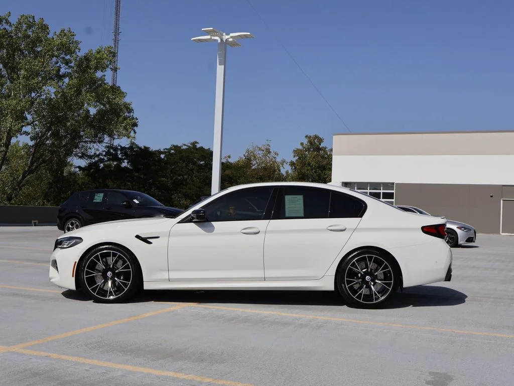 Used 2023 Alpine White BMW Base image 4
