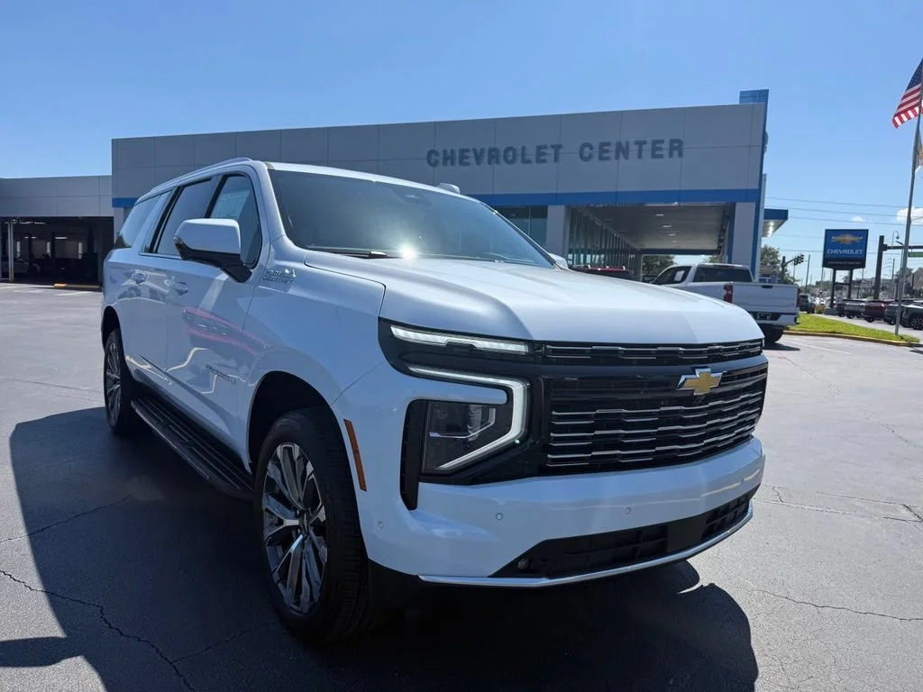 New 2026 Polar White Tricoat Chevrolet High Country image 2