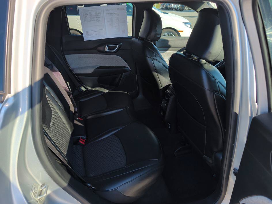 Used 2024 Silver Zynith Metallic Clearcoat Jeep Latitude image 13