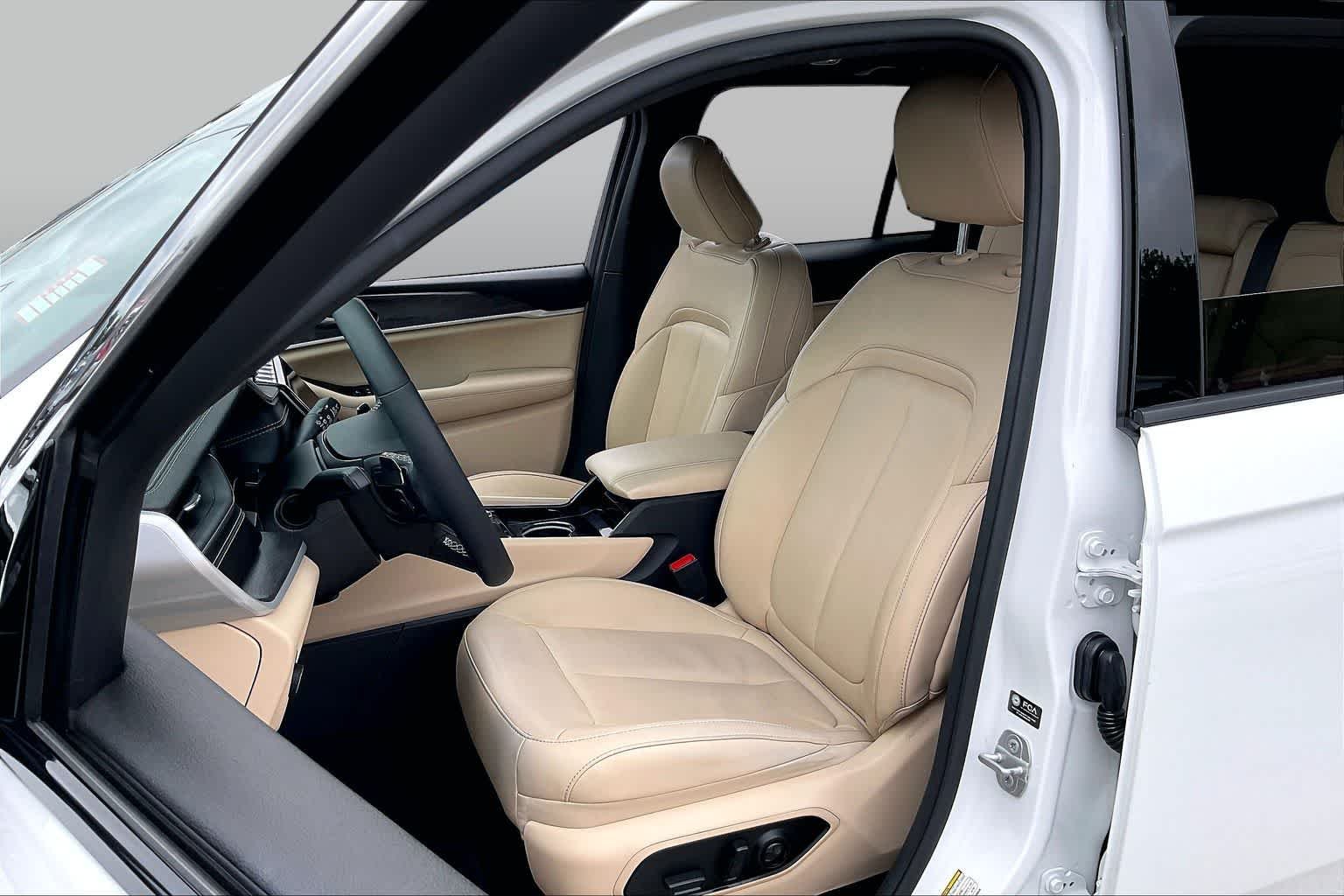 Used 2023 Bright White Clearcoat Jeep Limited image 8
