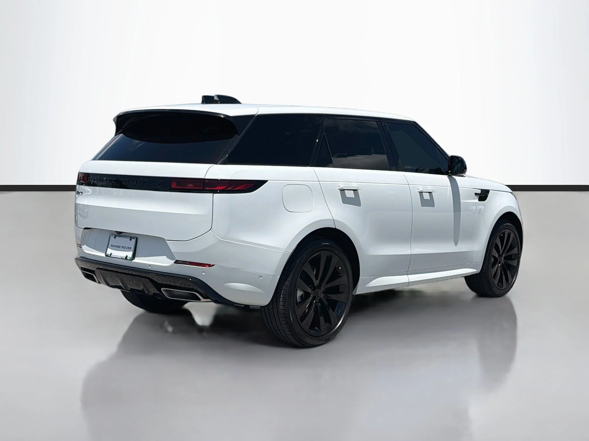 New 2026 Fuji White Land Rover Dynamic SE image 5