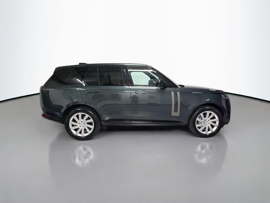 Used 2023 Green Land Rover SE image 8