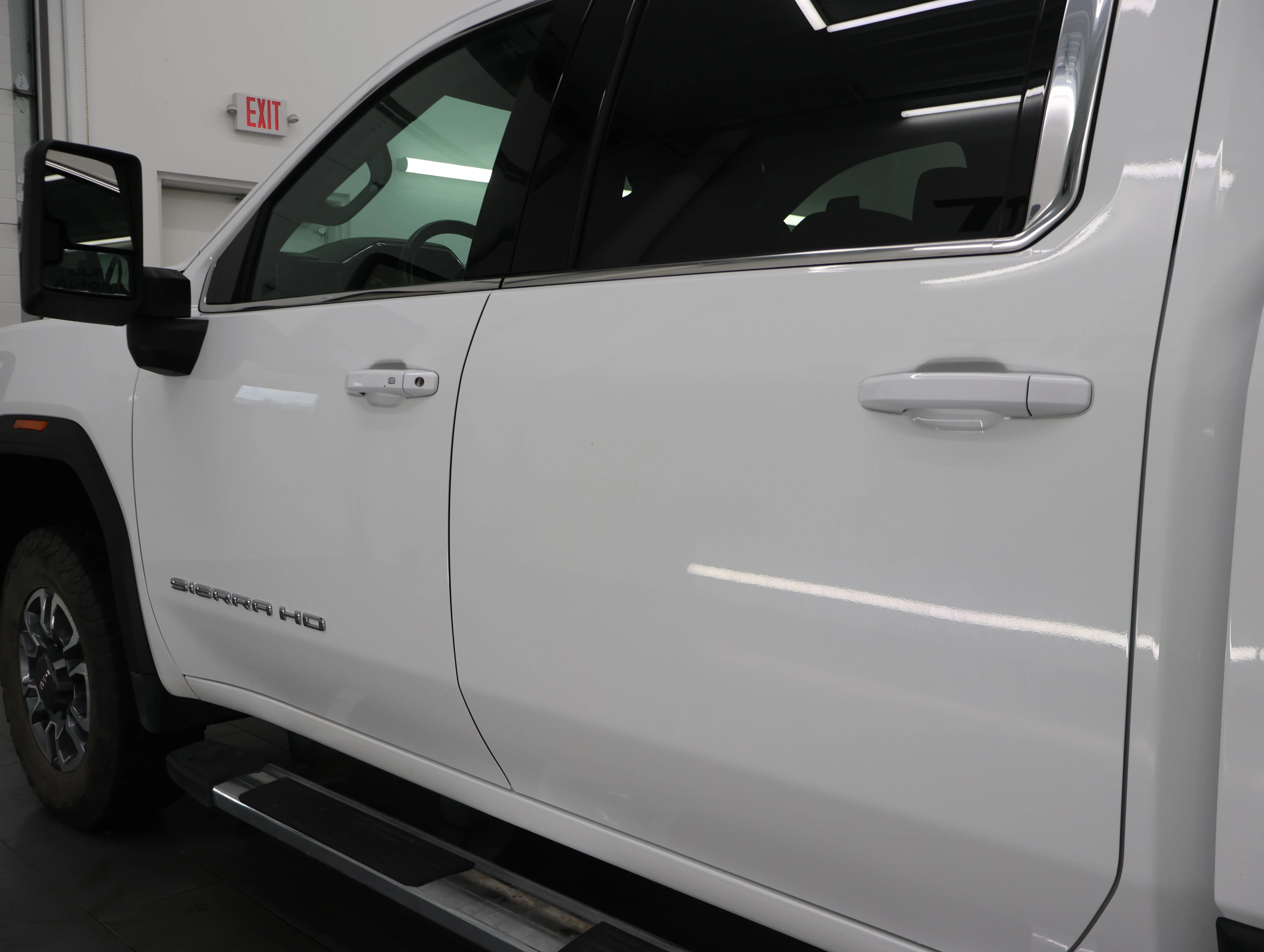 Used 2025 Summit White GMC SLE image 34