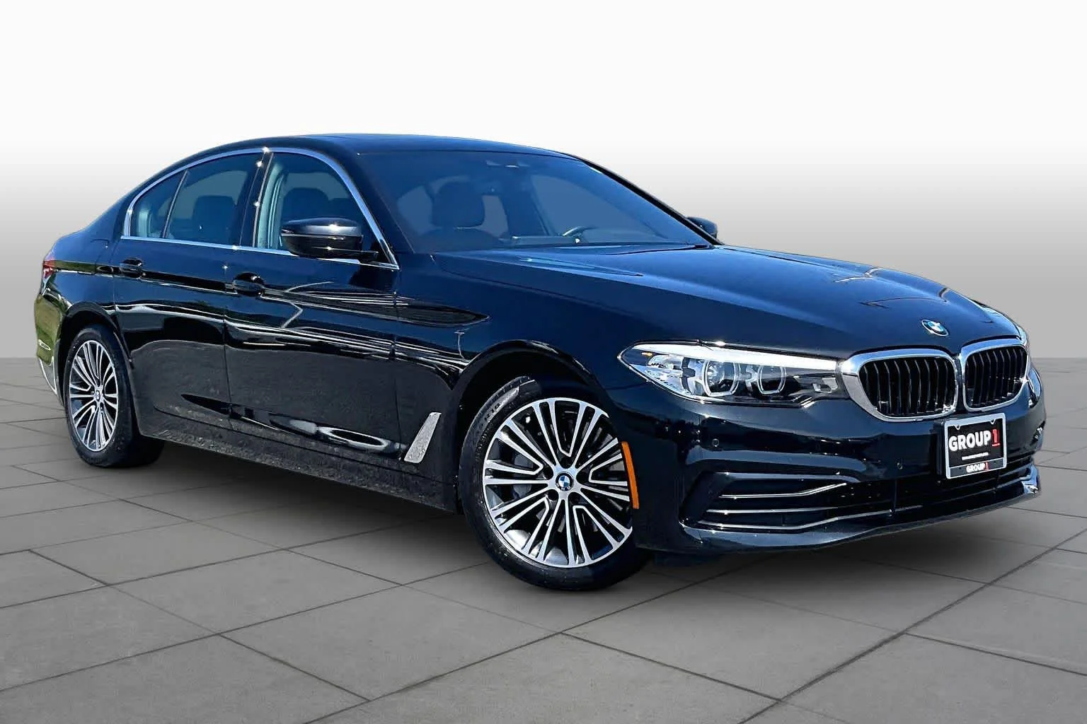Used 2019 Black Sapphire Metallic BMW 530i xDrive image 3
