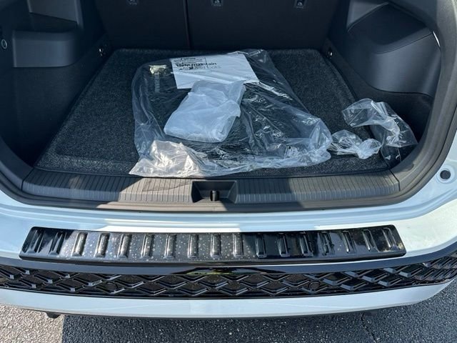 New 2026 Opal White Pearl Volkswagen 2.0T SE R-Line Black image 16