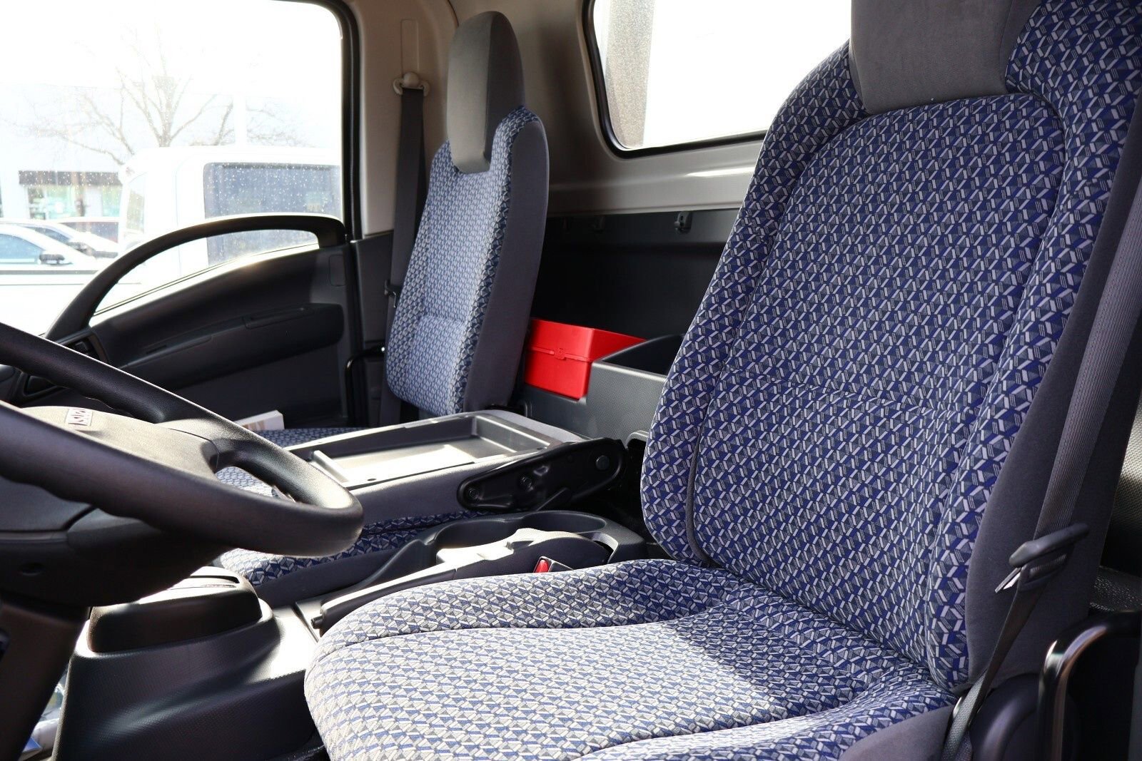 2023 Isuzu NRR - Photo 10