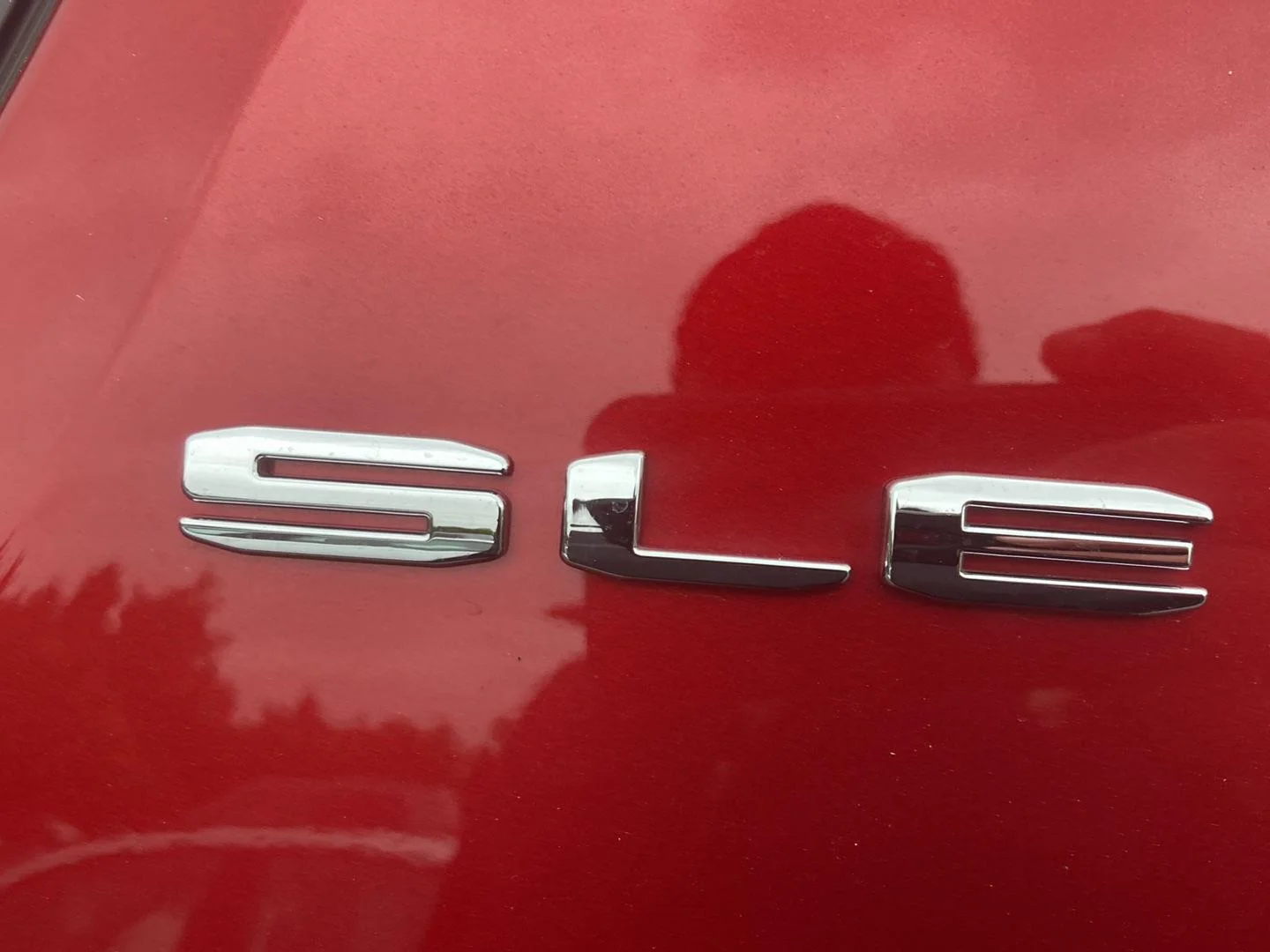 Used 2023 VOLCANIC RED TINTCOAT GMC SLE image 10