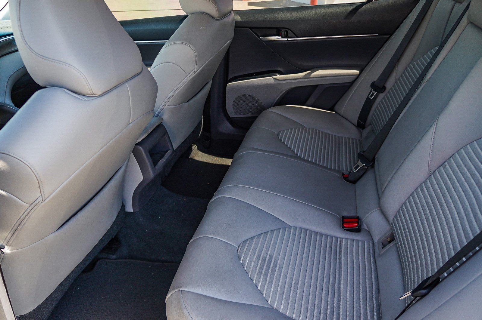 Certified Used 2018 Midnight Black Metallic Toyota Hybrid SE image 19