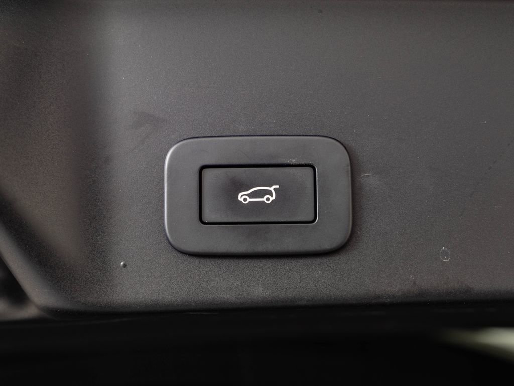 Used 2023 Gray Land Rover SE image 22