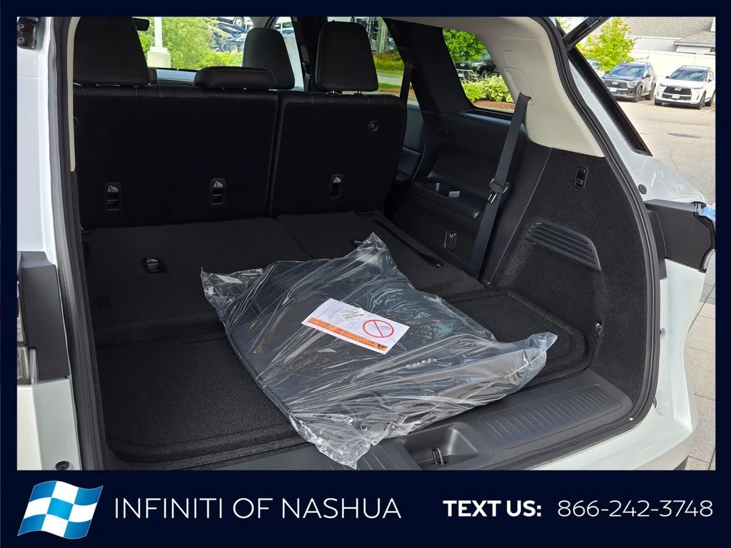 New 2027 RADIANT WHITE INFINITI Luxe AWD image 19