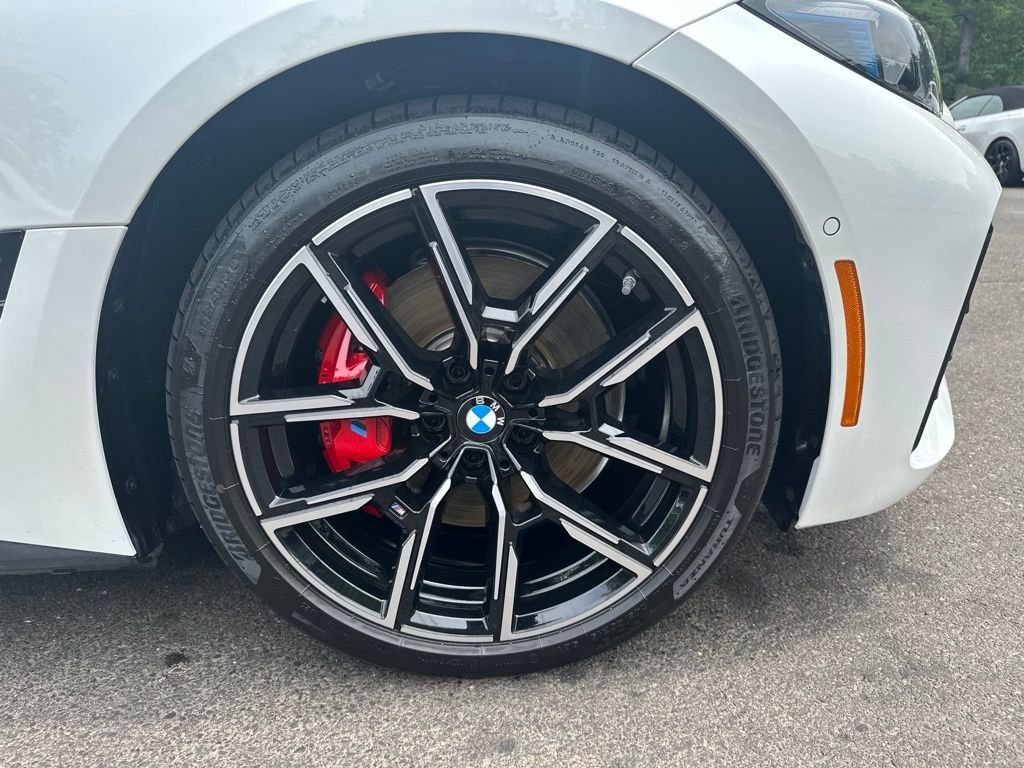 Certified Used 2025 Mineral White Metallic BMW xDrive40 image 32