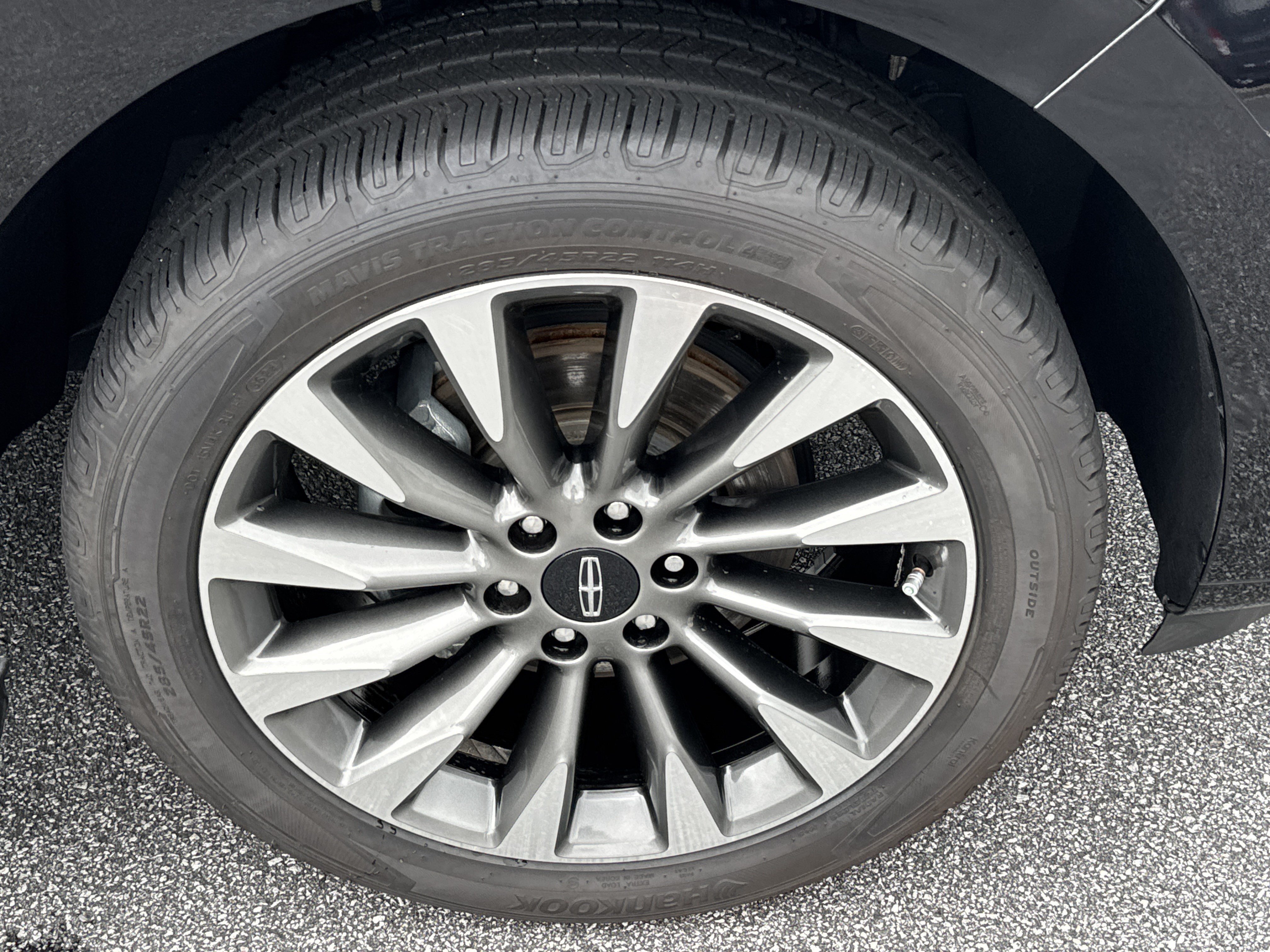 Used 2019 Infinite Black Metallic Lincoln Select image 14