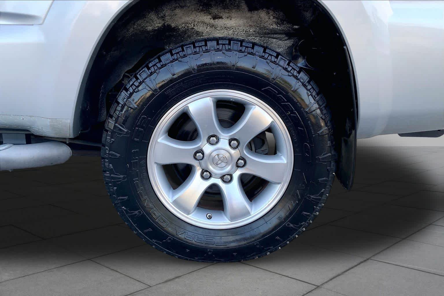 Used 2006 Titanium Metallic Toyota SR5 Sport image 9
