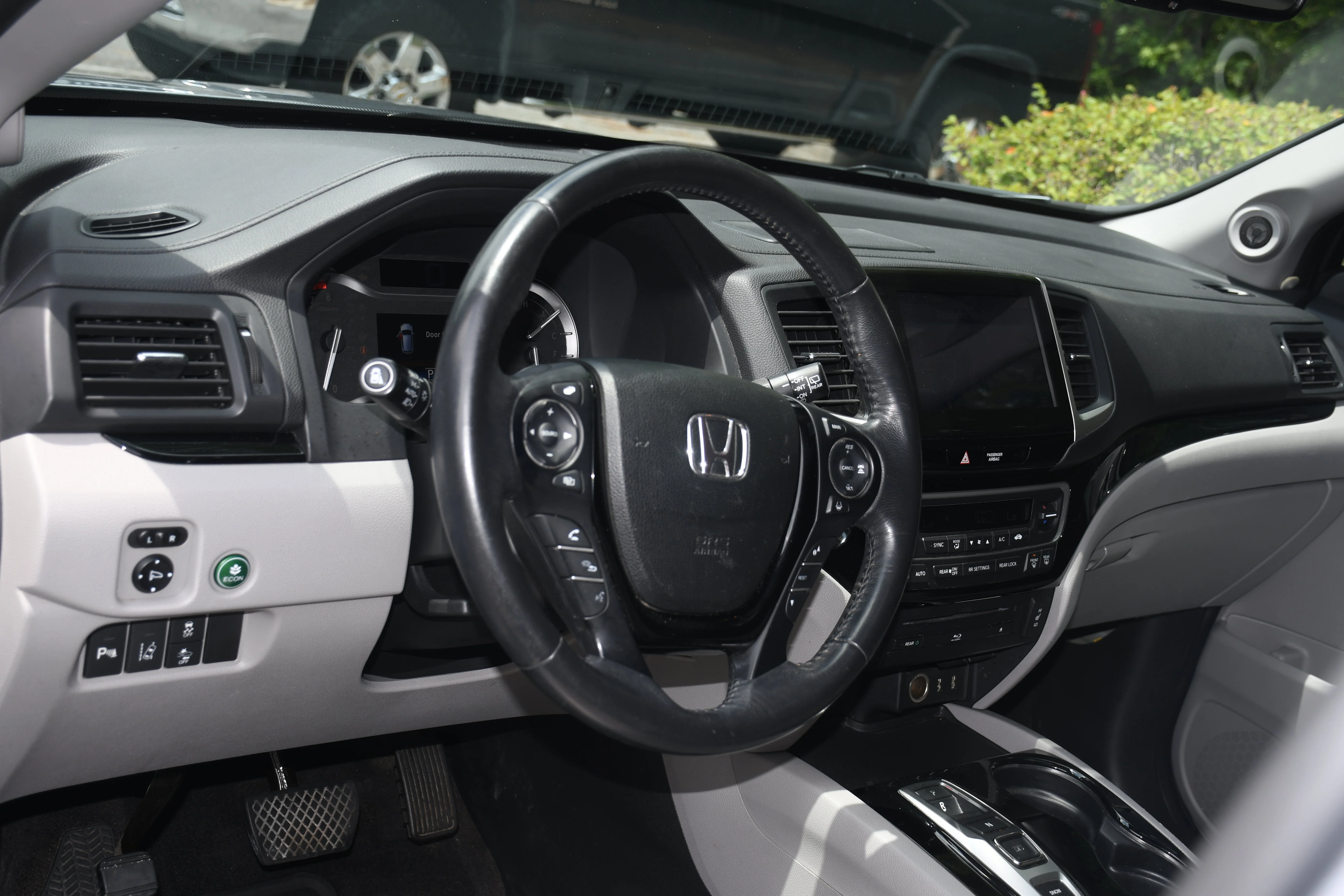 Used 2017  Honda Touring image 8