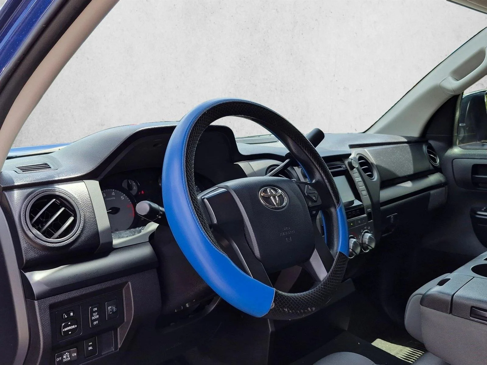 Used 2015 Blue Ribbon Metallic Toyota SR image 9
