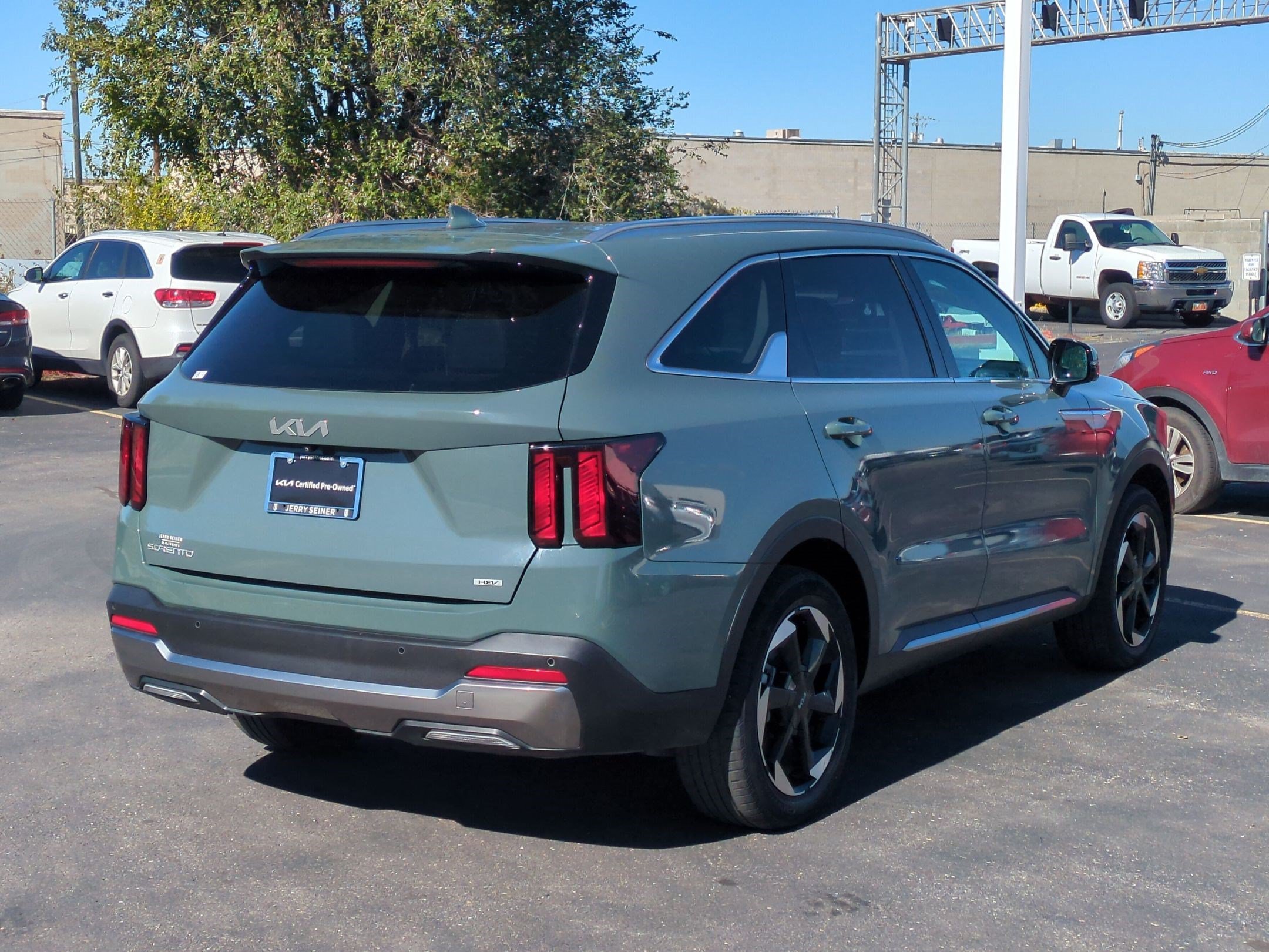Used 2025 Cityscape Green Kia EX image 5